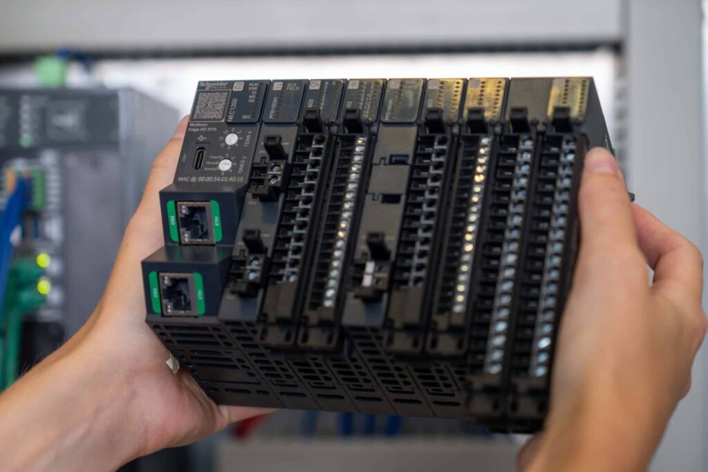 Edge io product closeup scaled 1